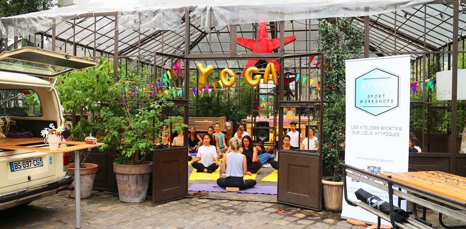 Yomade, the Nomadic Yoga in a hippie van that comes to your place in Paris